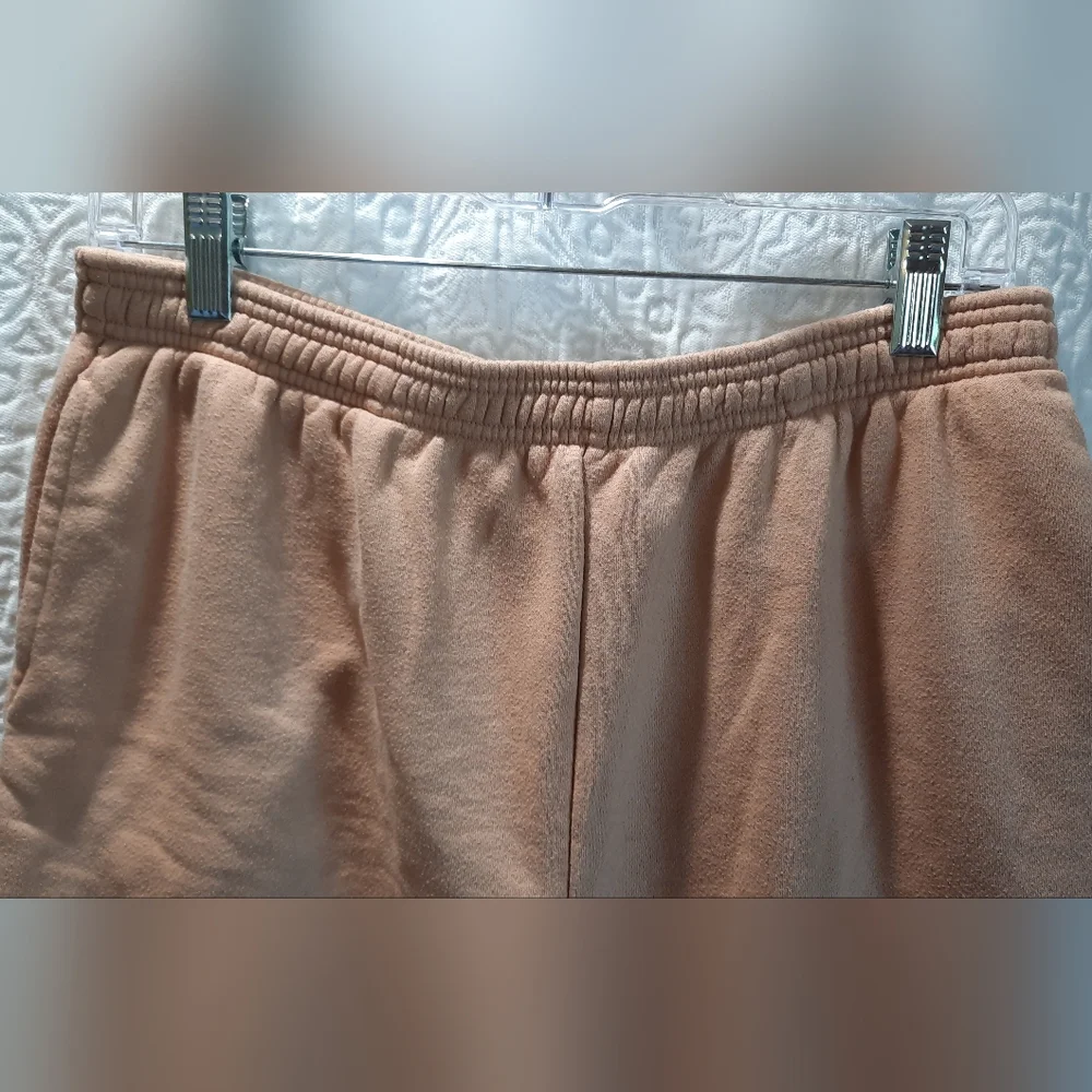 Aerie Womans Shorts Medium Tan Athletic Elastic Waistband Relaxed Fit Comfort